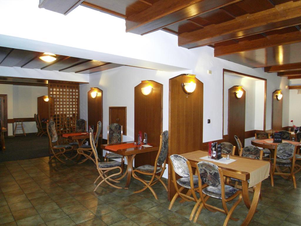 Penzion A Restaurace U Veterana Frenštát pod Radhoštěm Exteriör bild