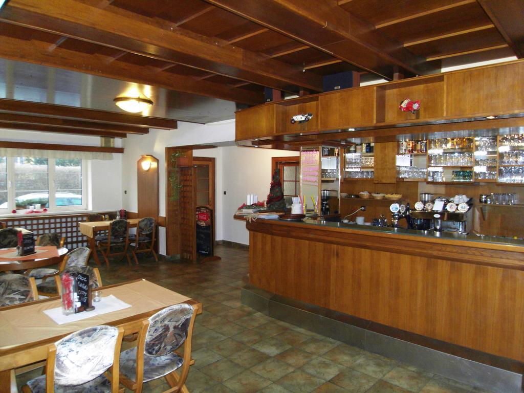 Penzion A Restaurace U Veterana Frenštát pod Radhoštěm Exteriör bild