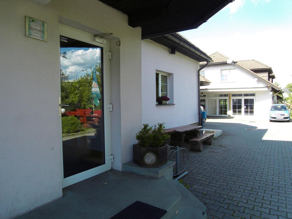 Penzion A Restaurace U Veterana Frenštát pod Radhoštěm Exteriör bild