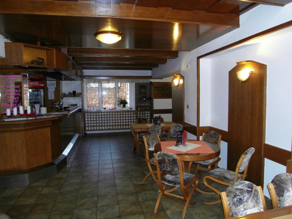 Penzion A Restaurace U Veterana Frenštát pod Radhoštěm Exteriör bild