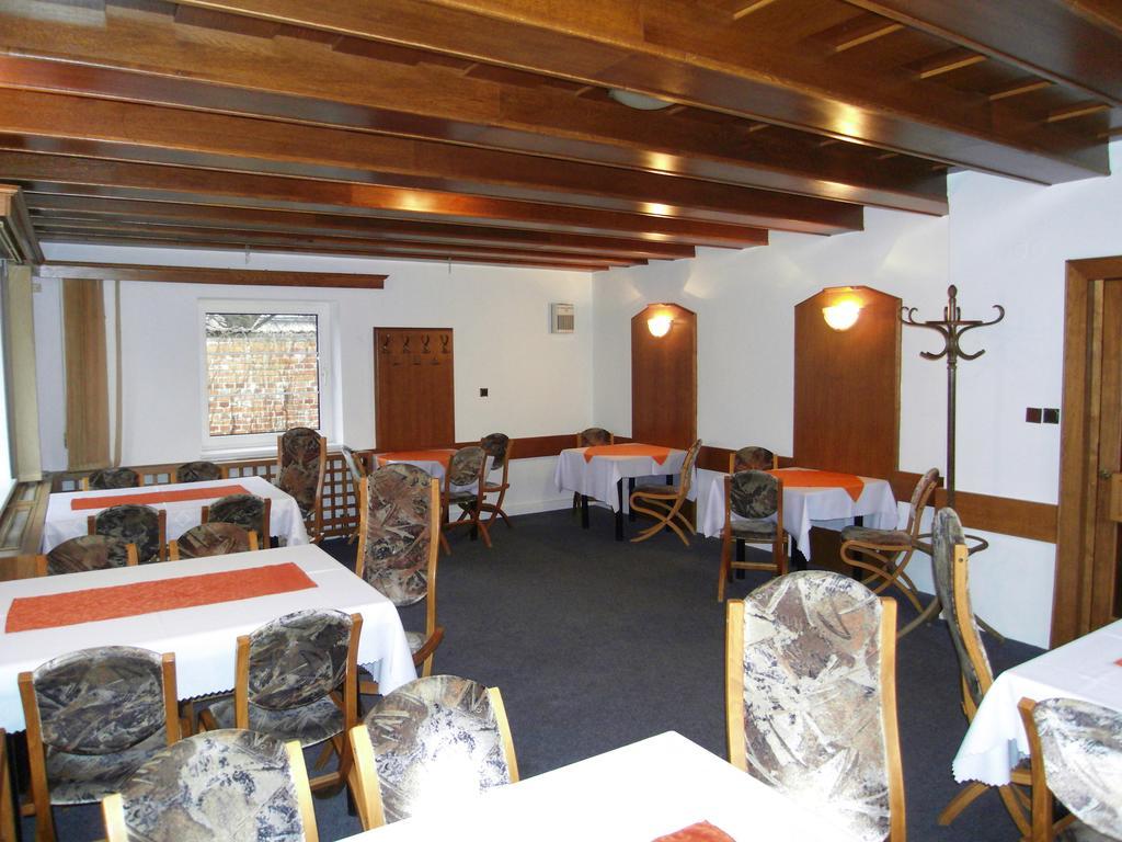 Penzion A Restaurace U Veterana Frenštát pod Radhoštěm Exteriör bild