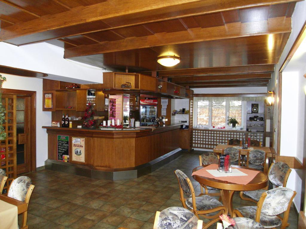 Penzion A Restaurace U Veterana Frenštát pod Radhoštěm Exteriör bild