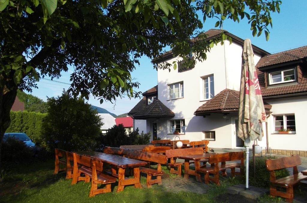 Penzion A Restaurace U Veterana Frenštát pod Radhoštěm Exteriör bild